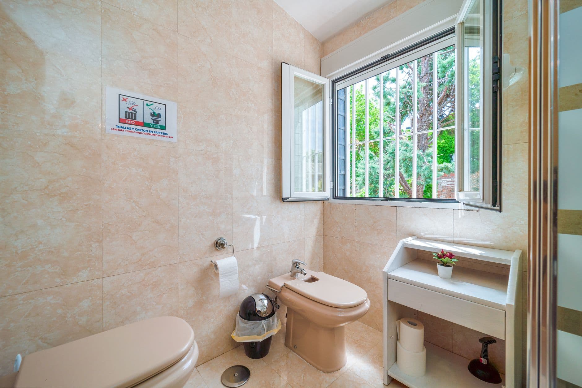 Bio Bidet BB-2000 Bliss product detail angle for editorial review (stock photo illustration)